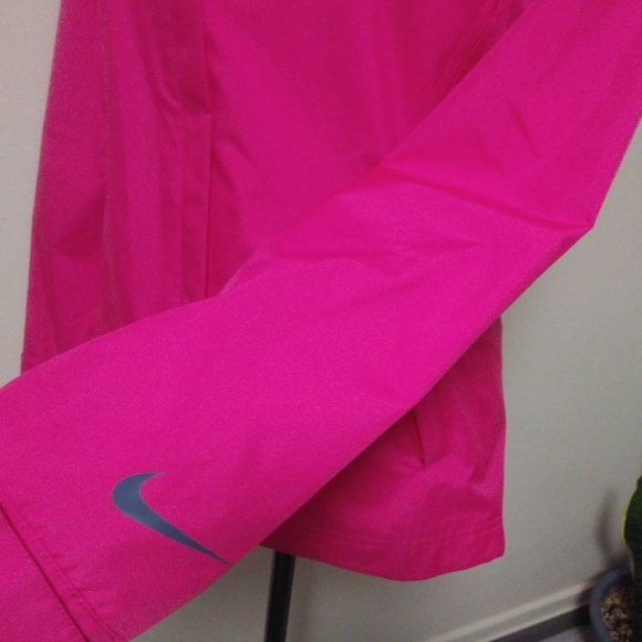 NIKE Storm-Fit Golf Jacket in Hot Pink XS - Picture 3 of 10